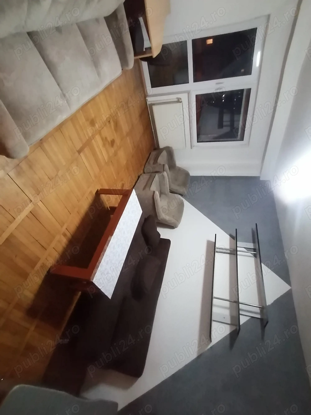 Închiriez apartament 3 camere, deasupra magazinului Tineretului, Deva, zona pieței 