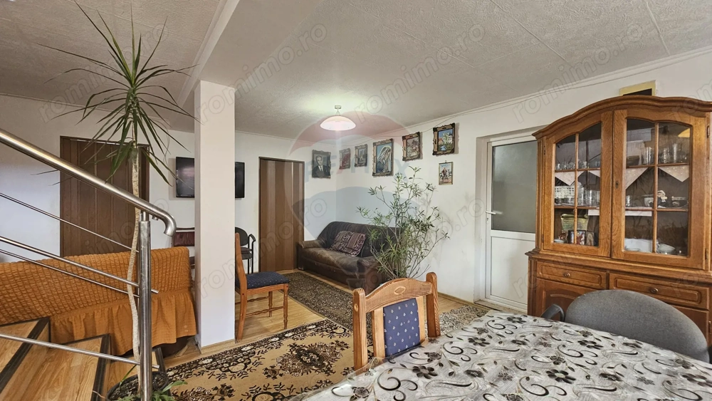 Casă cu 2 corpuri în Sânpetru | Singur în curte | 1025 mp teren