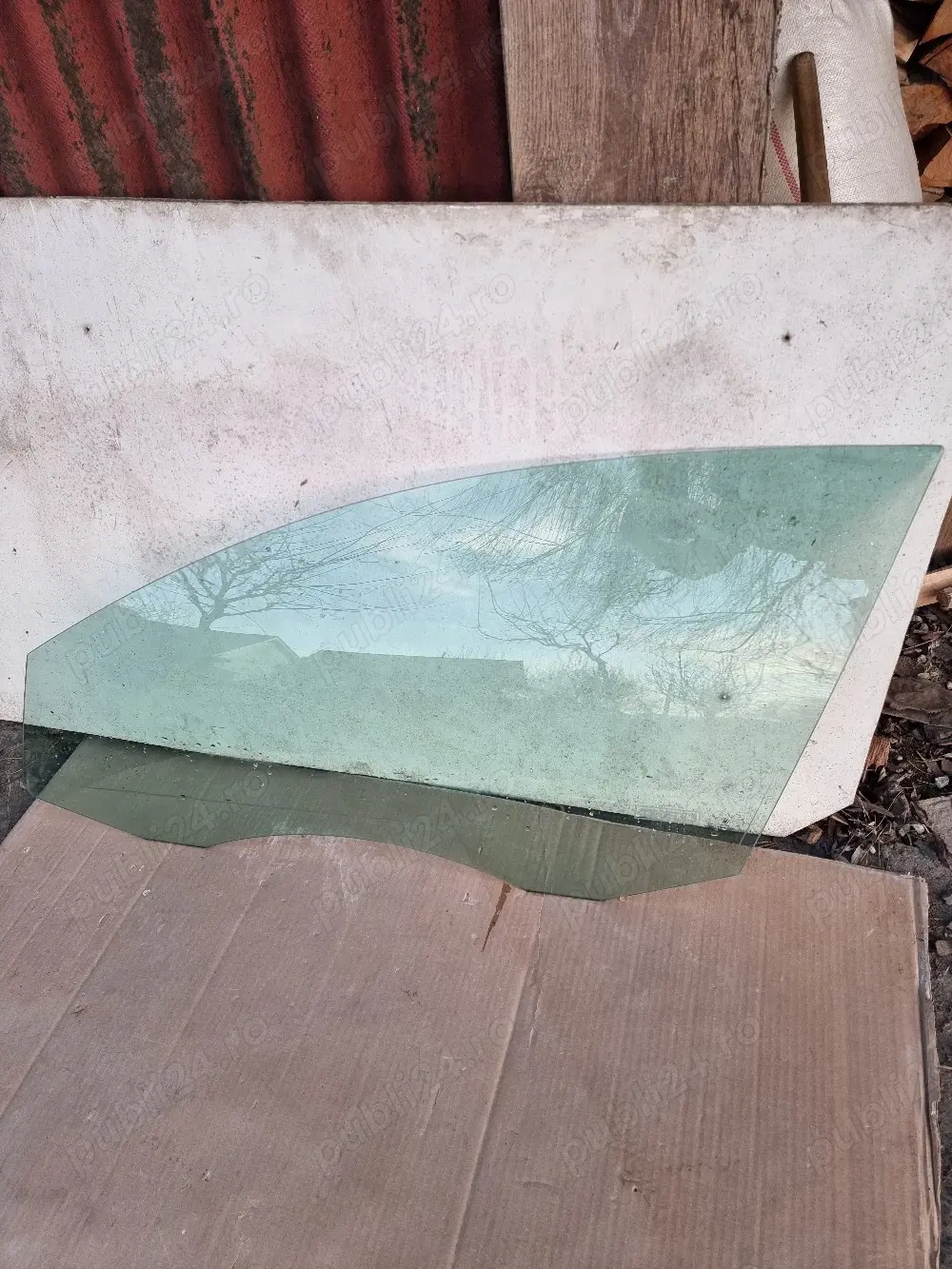 Vând geamuri pentru passat b6 combi. 