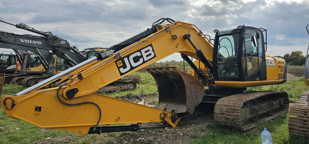 Excavator pe șenile JCB JS 210