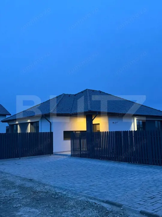Casă individuală în Sânpetru – 4 camere, tavane 3 m, geamuri mari 230.000EUR