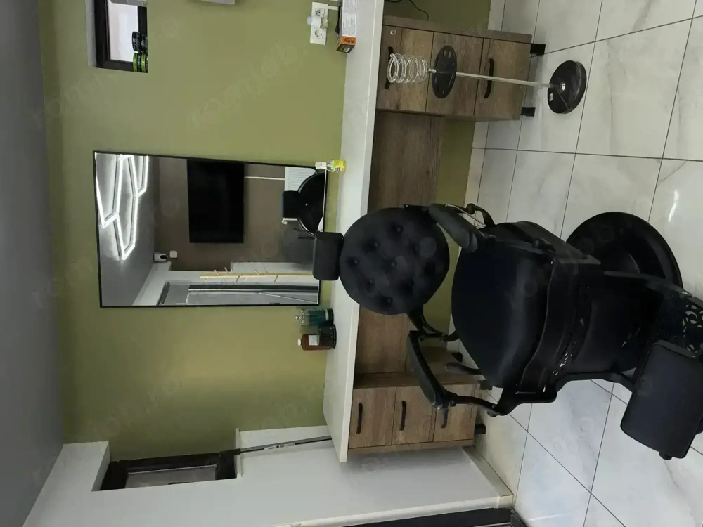 Post frizer  barber disponibil 