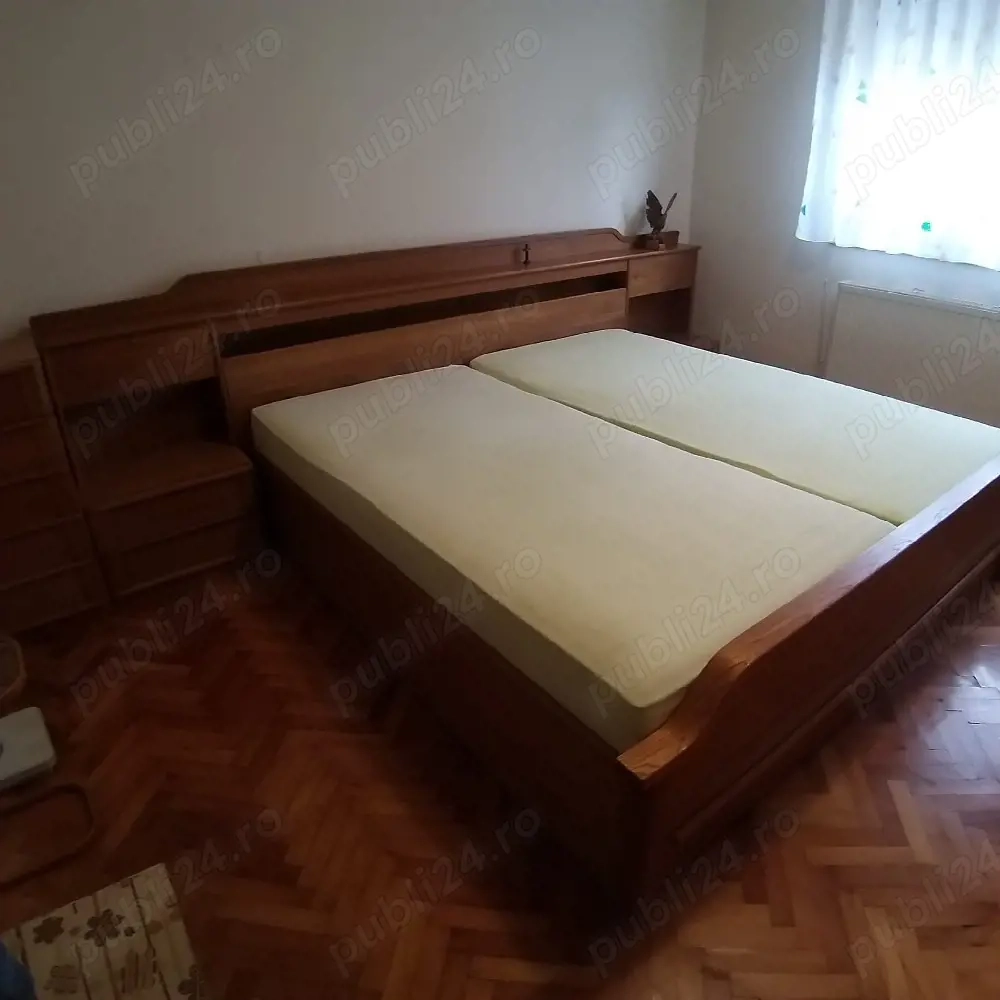 vand mobilă lemn masiv