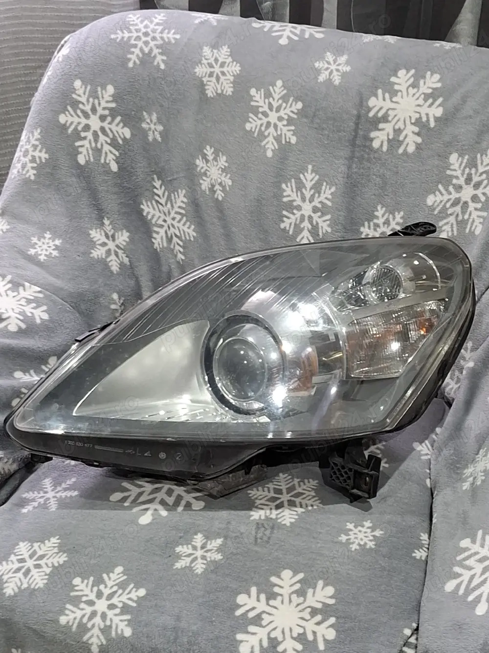 De vânzare far xenon de Opel Zafira B din anul 2006 în Arad 
