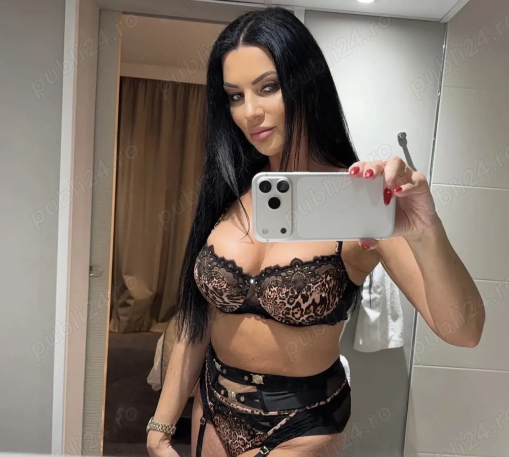 Siliconata,36 de ani Monica