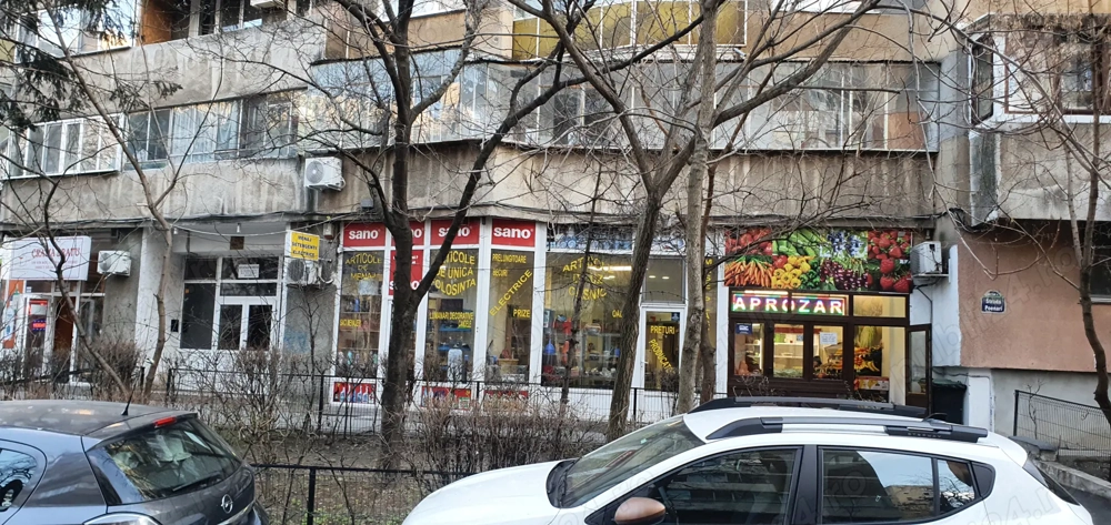 Ocazie! Spatiu comercial de inchiriat 122 mp.sau 52 cu 70, Tineretului 3 intrari, 2 grupuri sanitare