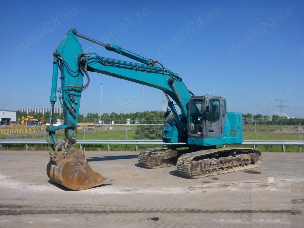 Excavator pe șenile CASE CX 225