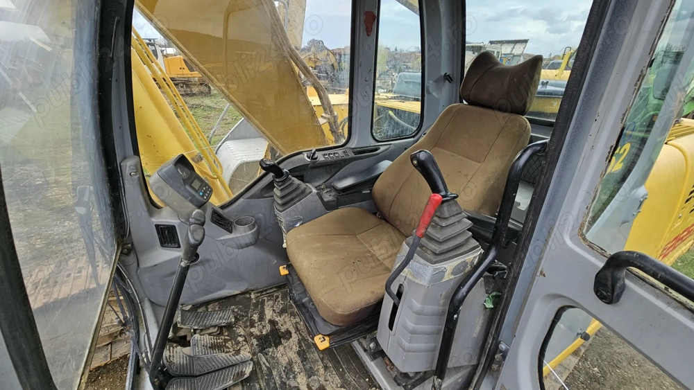 Excavator pe șenile New Holland E 265 brat de 16 m