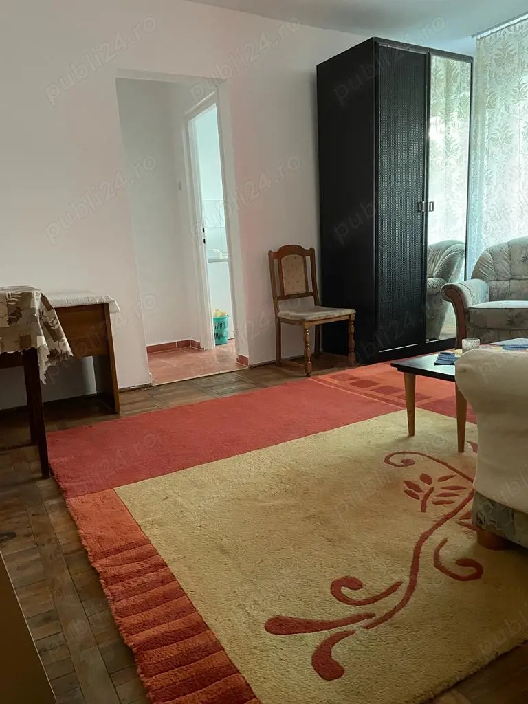 Propietar vand apartament 2 camere zona ISHO, semidecomadat, etaj 1din 4, locatie excelenta