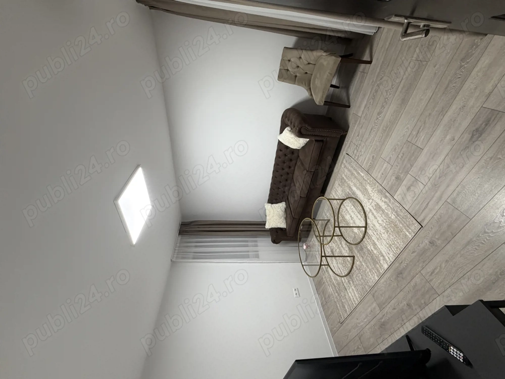 Apartament cu 3 camere decomandate, central, disponibil imediat