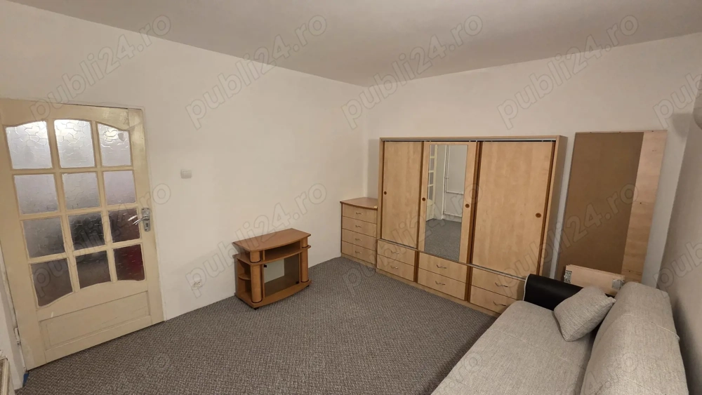 Inchiriez garsoniera casa curte sect 3 Buc