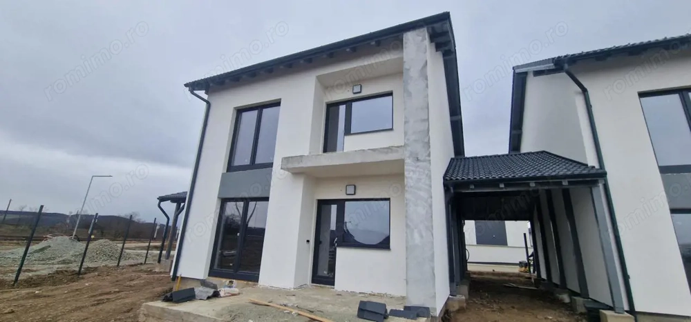 Casa individuala cu 4 camere si Carport de vanzare in Selimbar