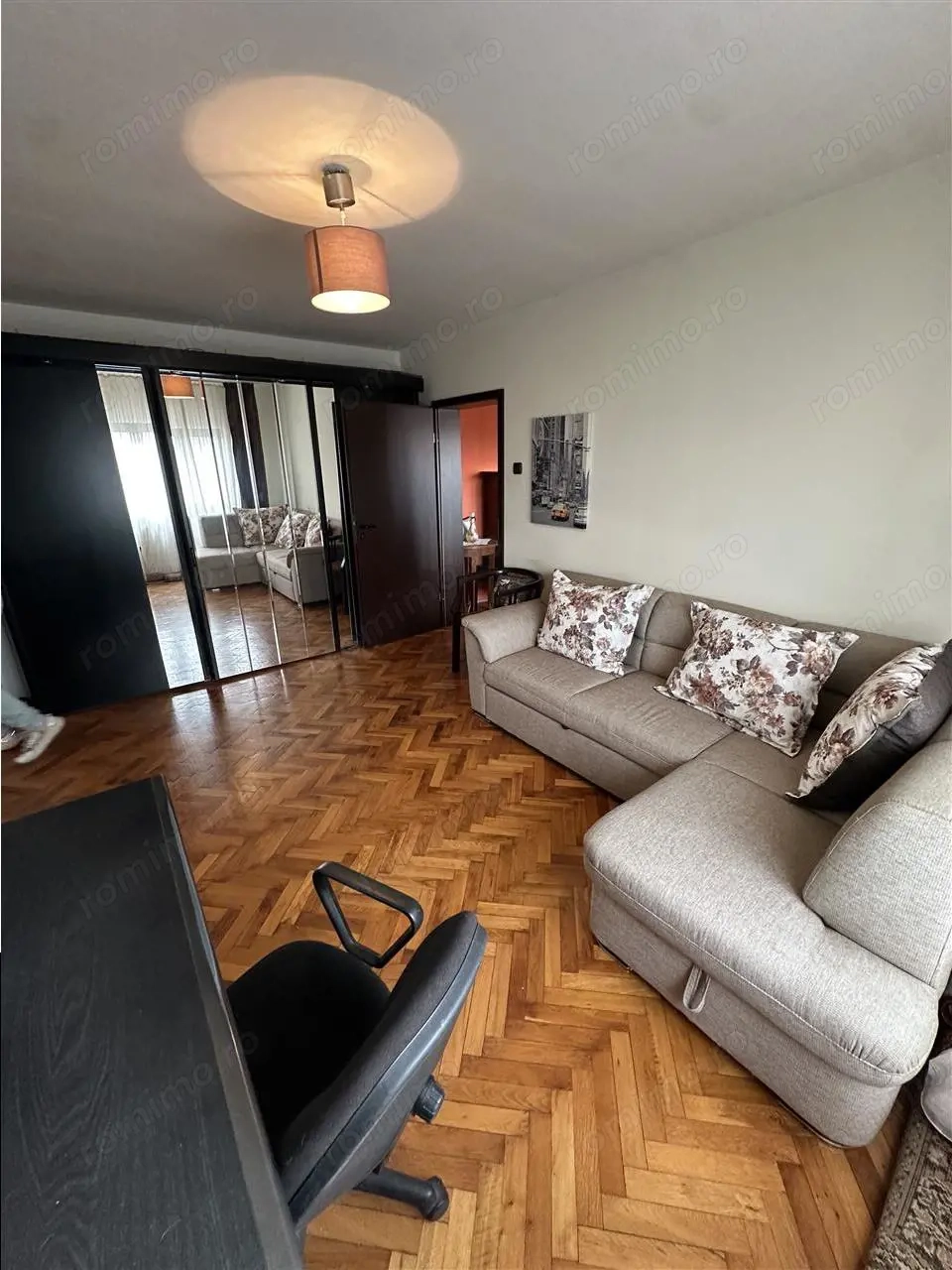 Decomandat, mobilat si utilat in Piata Dacia