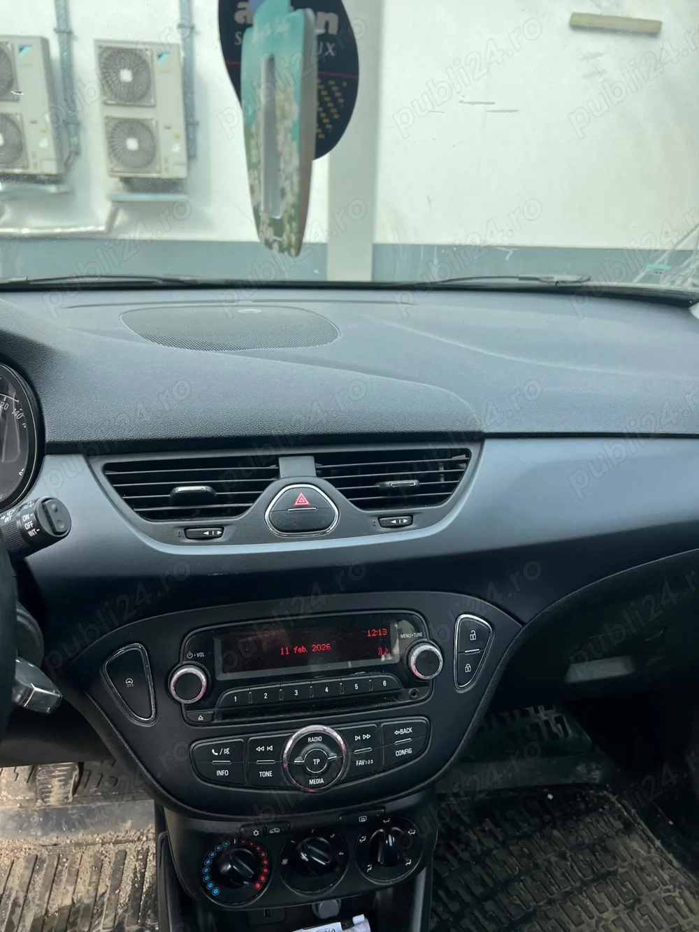 Vînd opel corsa e 2017 1.2 benzină. 230.000 km, preț 6000 euro 