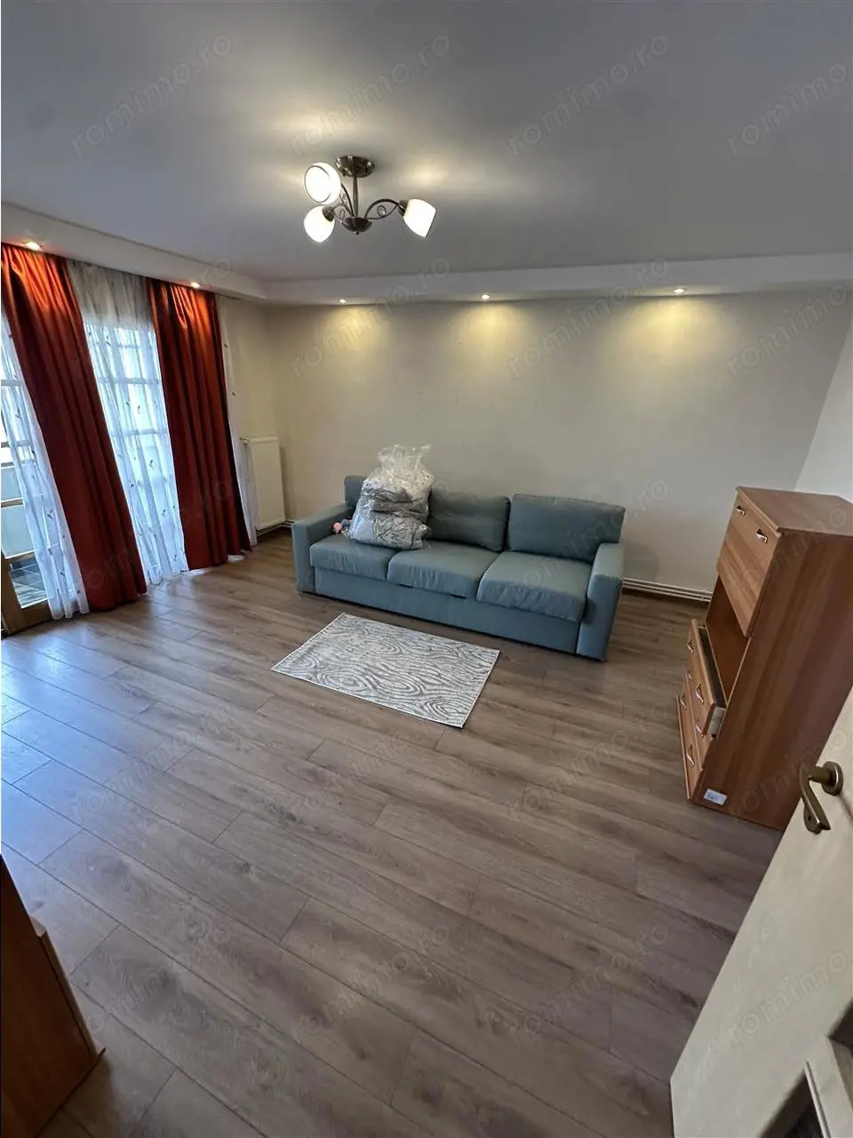 Decomandat, model mare cu 2 bai in zona Bucovina