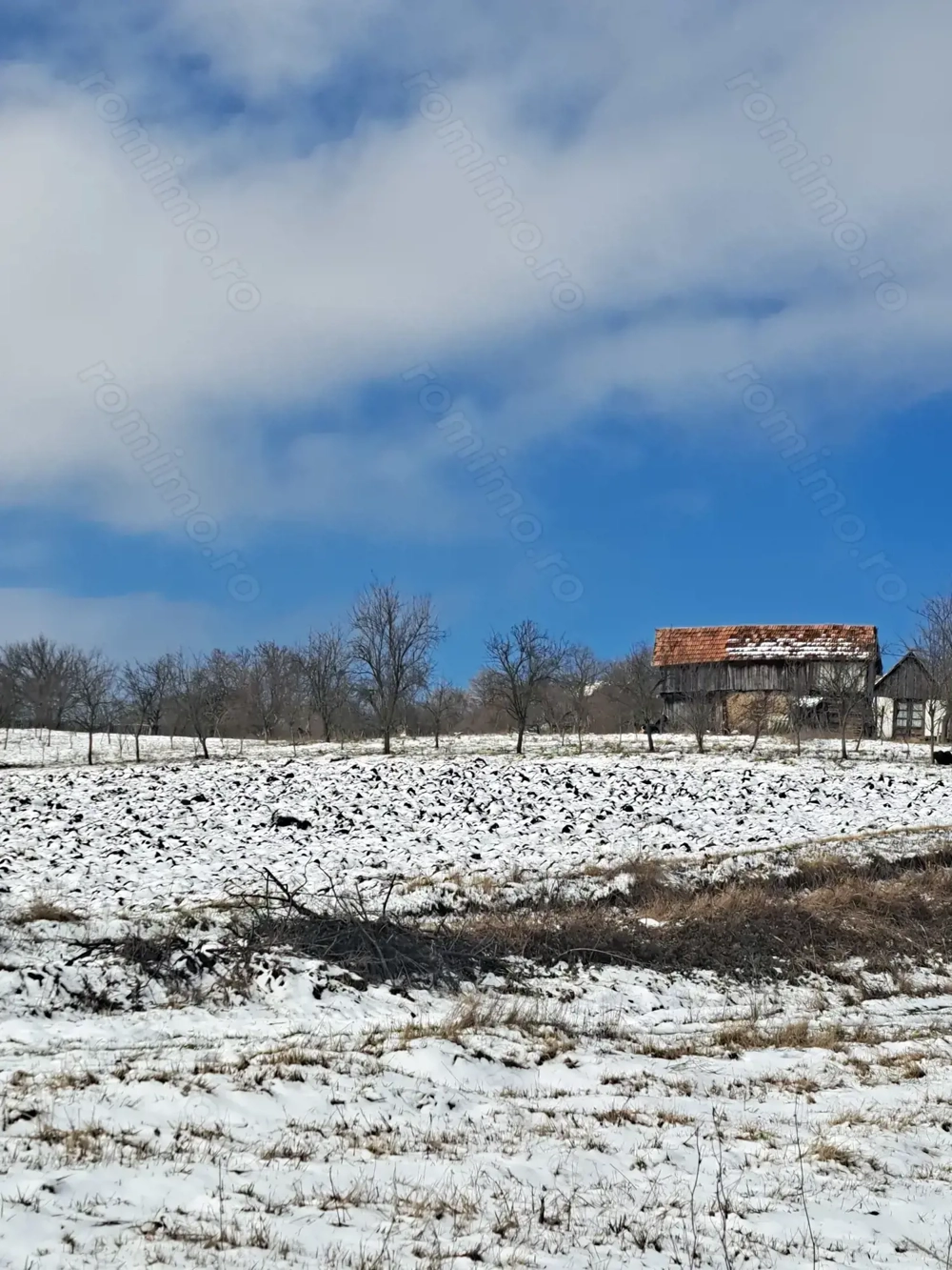 Vand sau schimb sălaș 