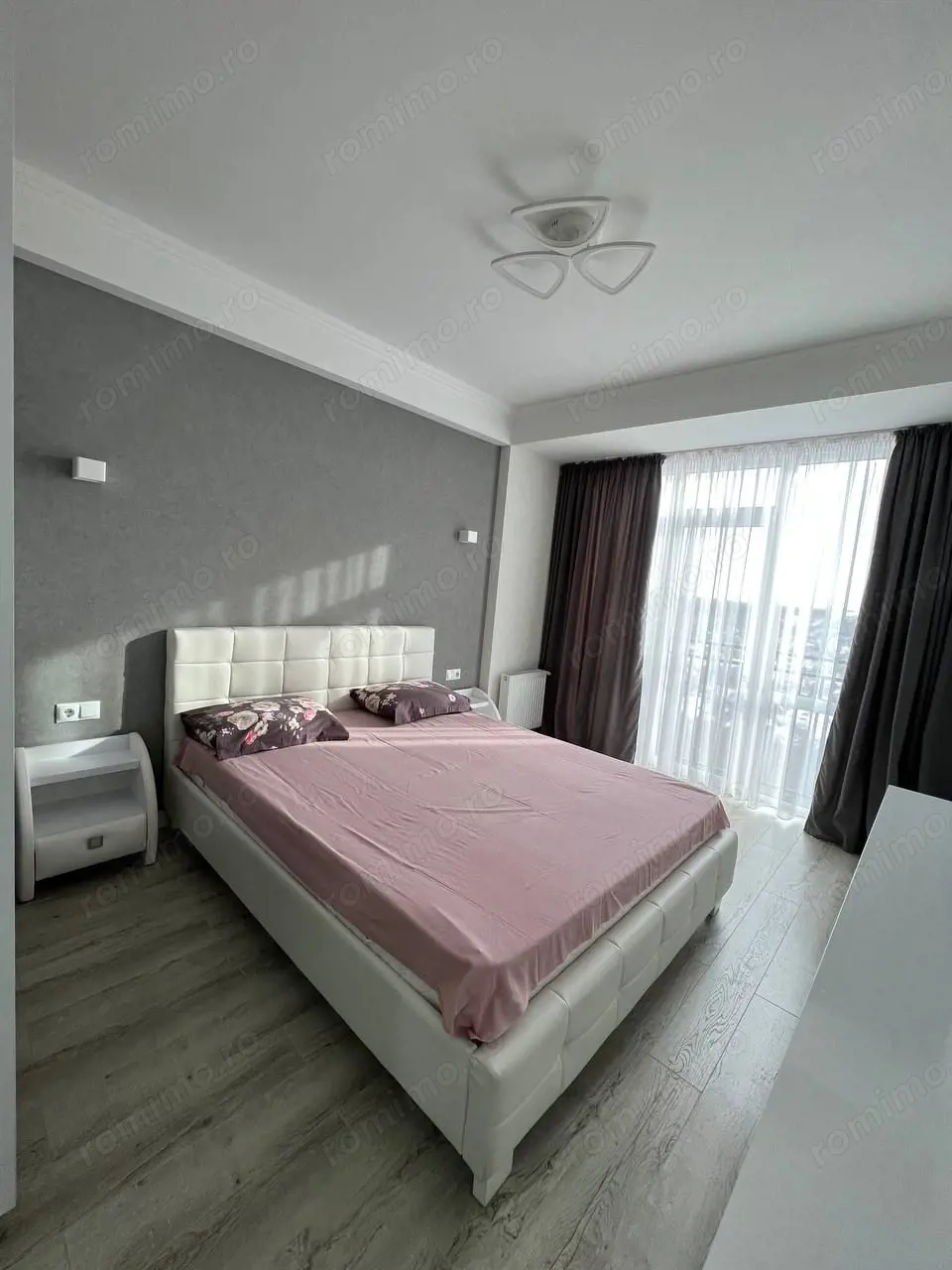  apartament  cu 2 camere de vanzare in zona Aparatorii Patriei cu centrala  aproape de metrou