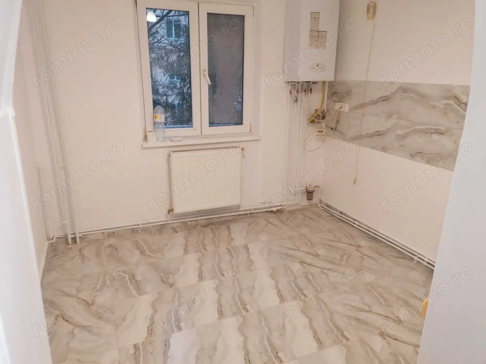 Apartament 1 camera. Bucatarie separata. Calea Buziasului. Renovat. Etaj 1.