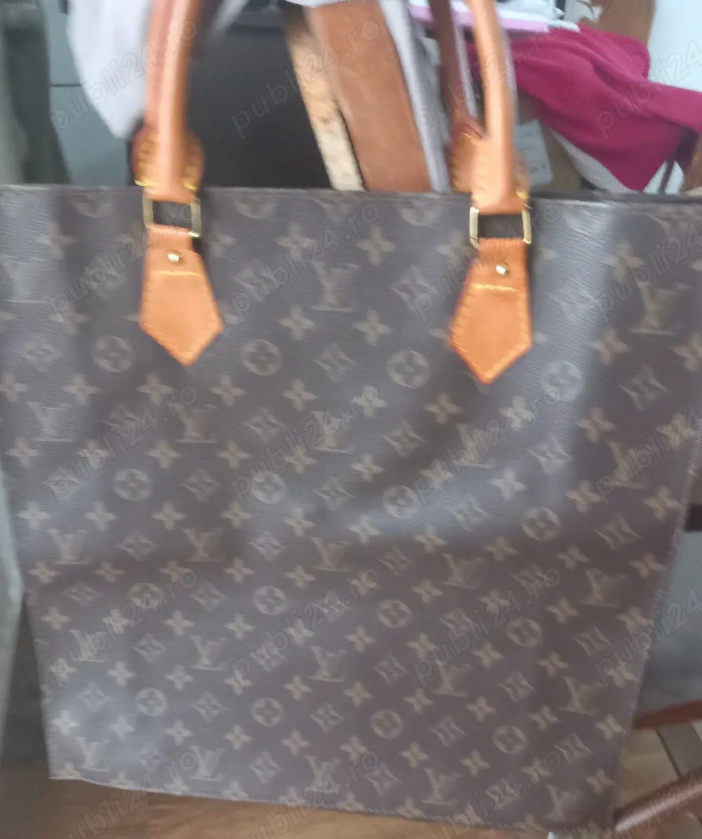 Vand o geanta superba de birou!