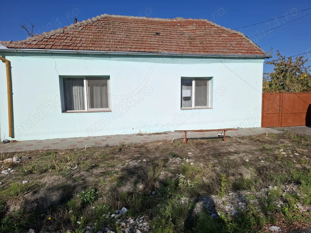 Vand casă veche de renovat, in localitatea Ciacova. Teren generos   oportunitate investiție!