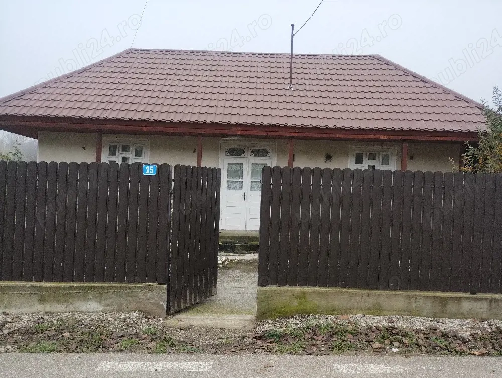 Vând casă bătrânească renovată parțial, terasa,zonă superbă lângă Bacău,sat Bălțata, comuna Sărata 