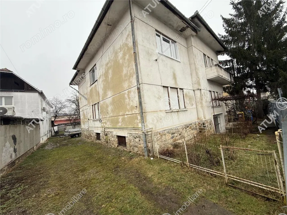 Apartament cu 4 camere 420 mp teren si garaj in Sub Arini Sibiu