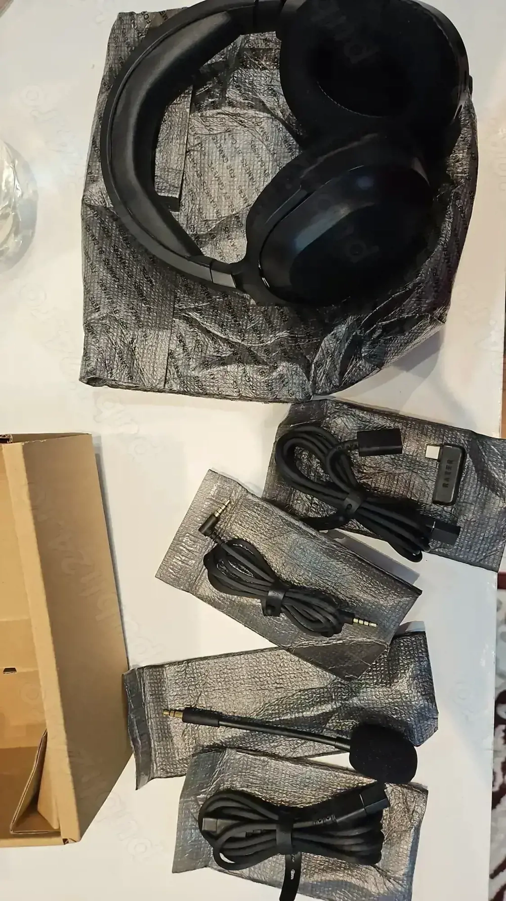 Vând casti Razer Barracuda x