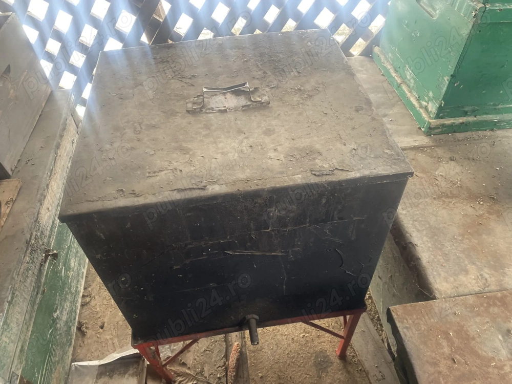 Vand centrifuga electrică productie Ucraina si topitor ceara cu aburi