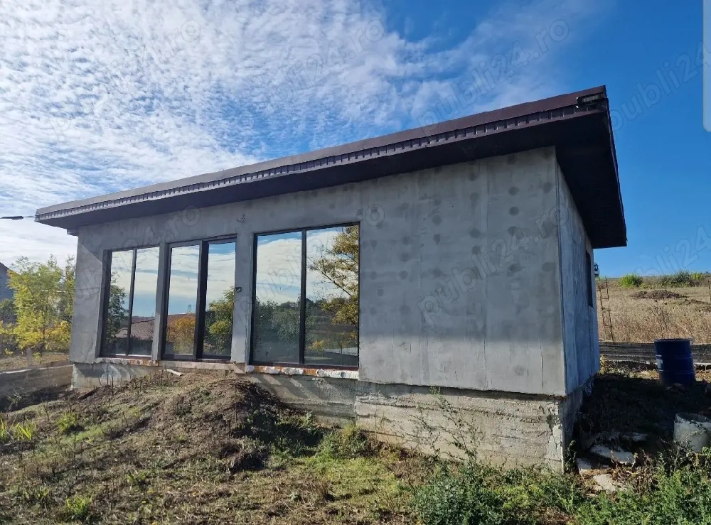 Casă "la roșu" pe teren de 1000 mp   Construcție în Comuna Smardan GL