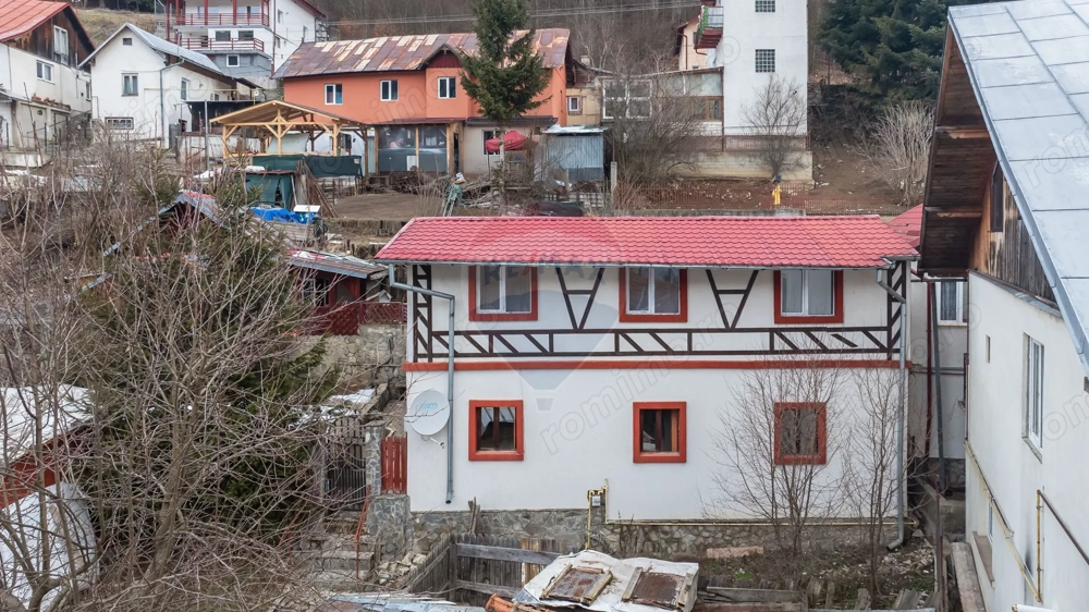 Casă cu 6 camere de vânzare în Azuga, Comision 0%!