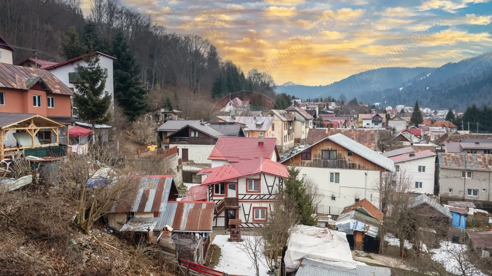 Comision 0%! Casă cu 6 camere de vânzare în Azuga