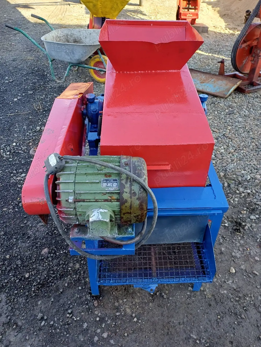 batoza de porumb capacitate 3 tone pe ora motor 380v