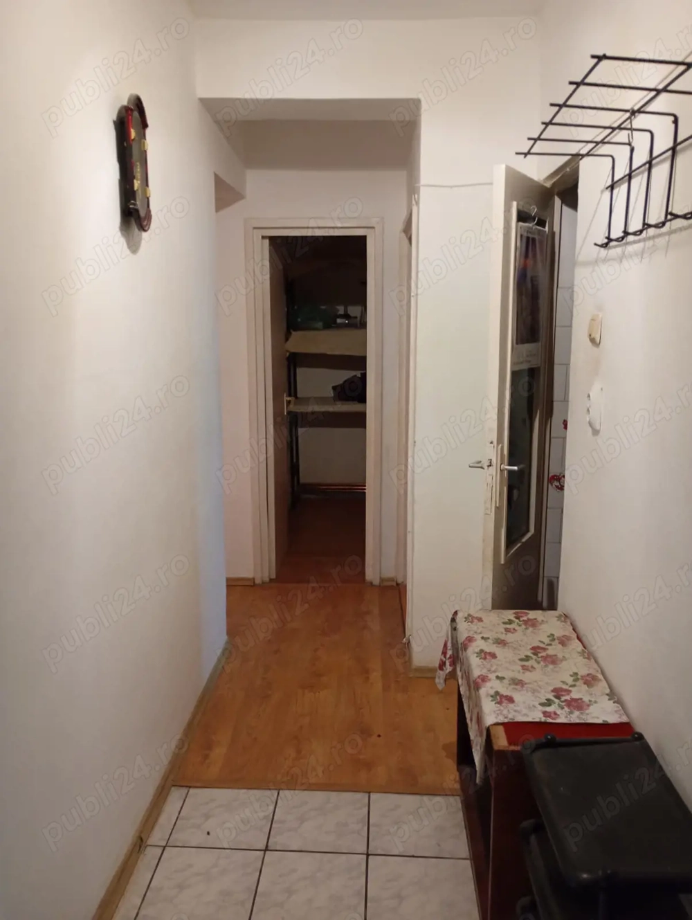 Vând apartament 3 camere, living și boxa