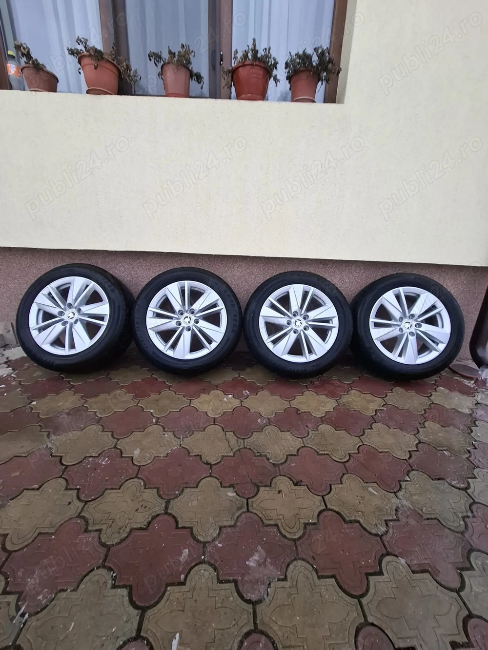 Vand 4 Genti+4 pneuri Goodyear vara noi  215 55 R 17 