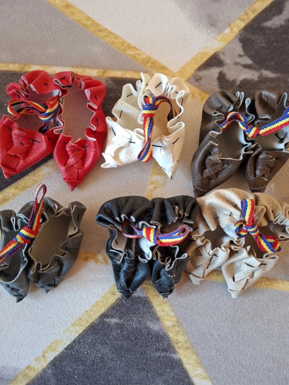 Opincuțe tradiționale handmade din piele   Suveniruri autentice (Iași)