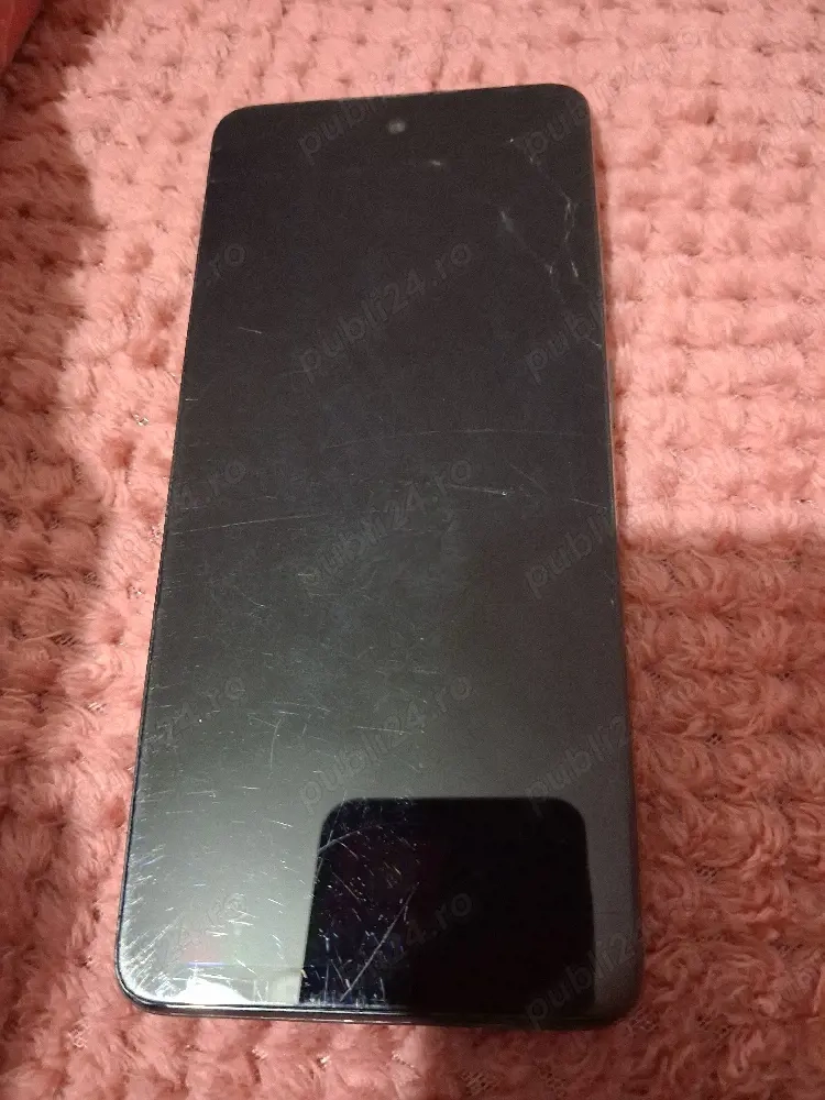 vand telefon motorola e40 putin fisurat in colt