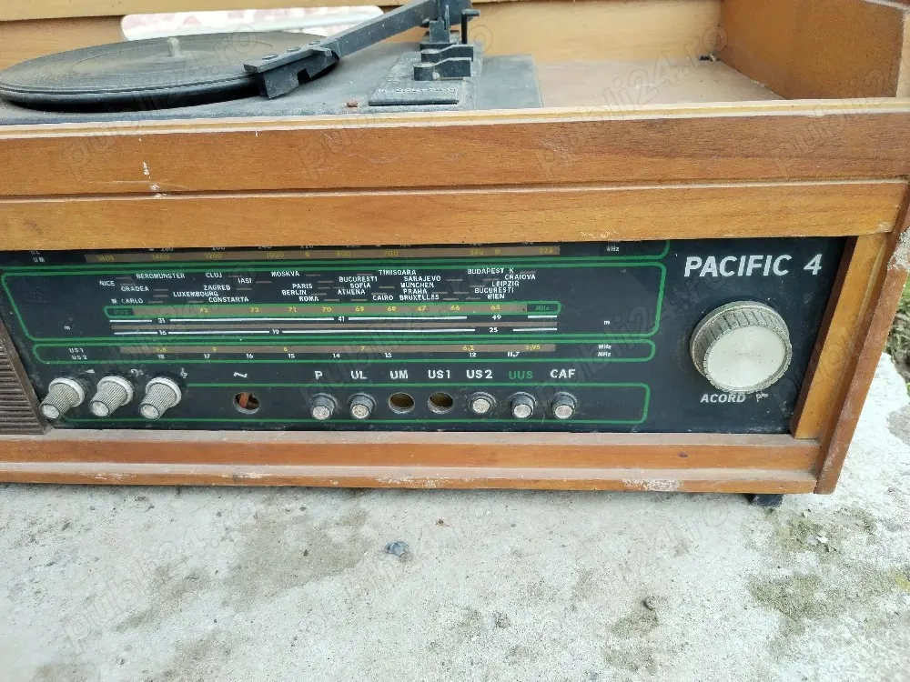 Radio cu pick-up Pacific 4 defect 