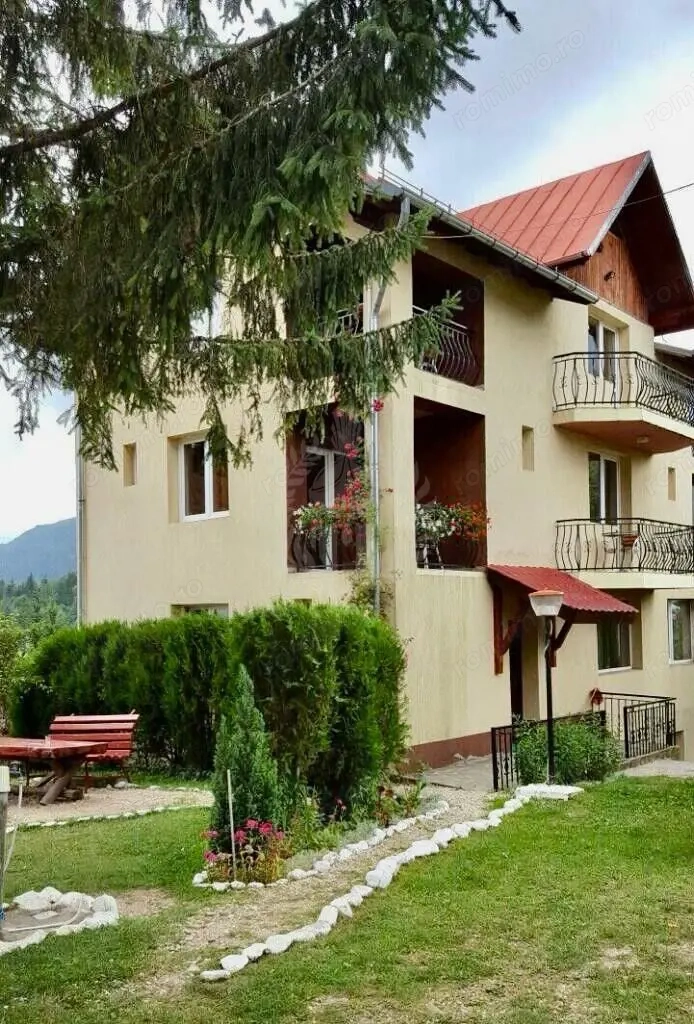 VILA CARTIER ZAMORA//BUSTENI