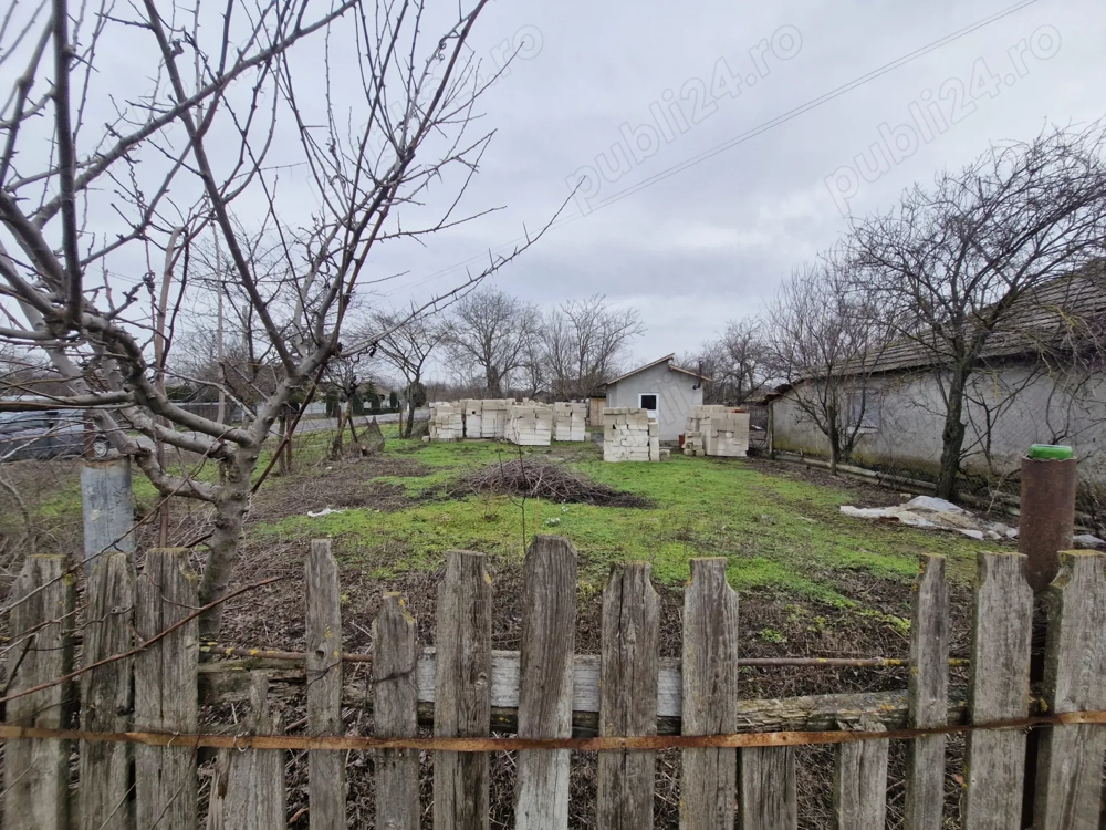 Vând teren în com Ștefan cel Mare 