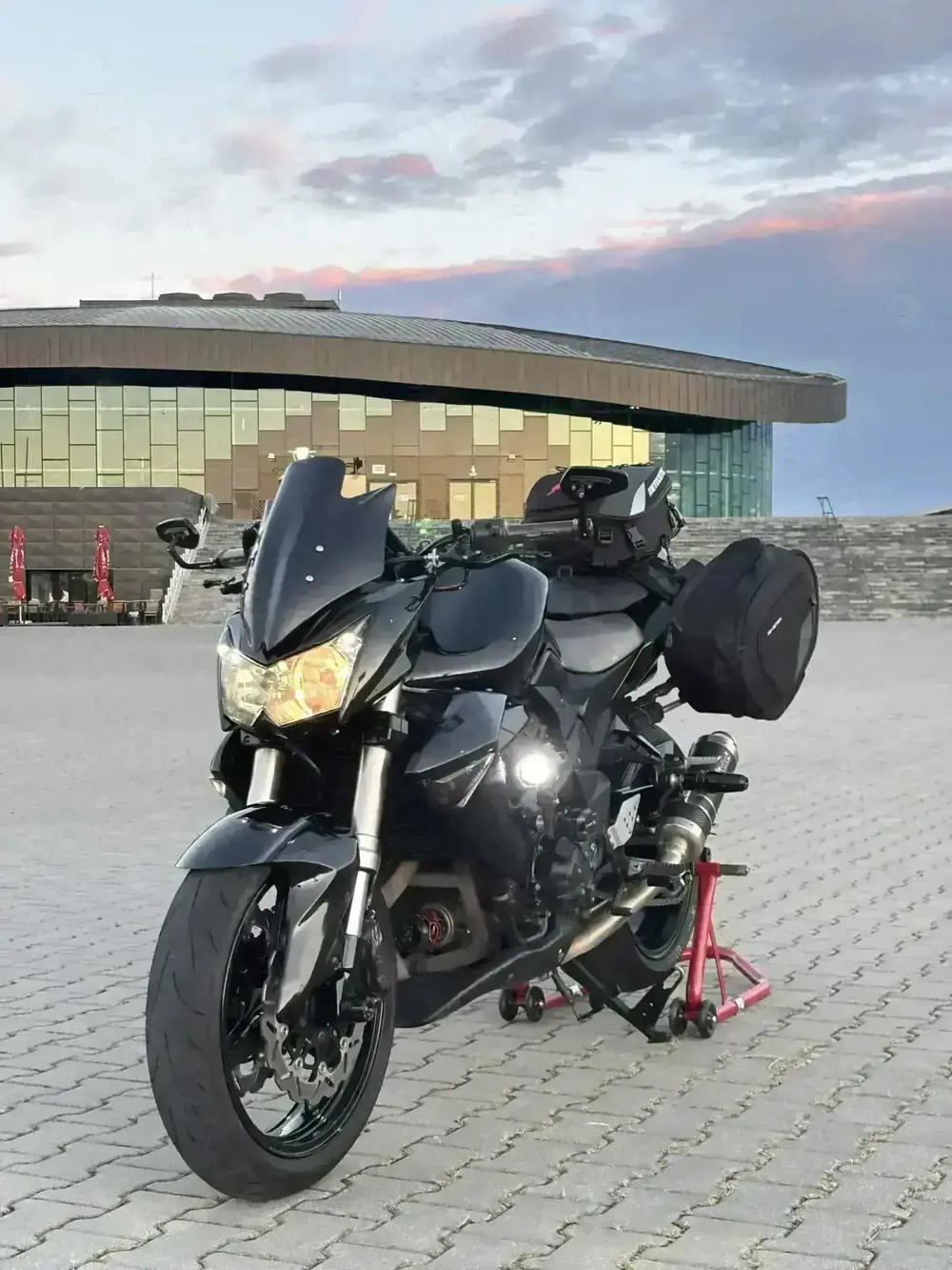 Kawasaki Z1000 Touring Naked Sport