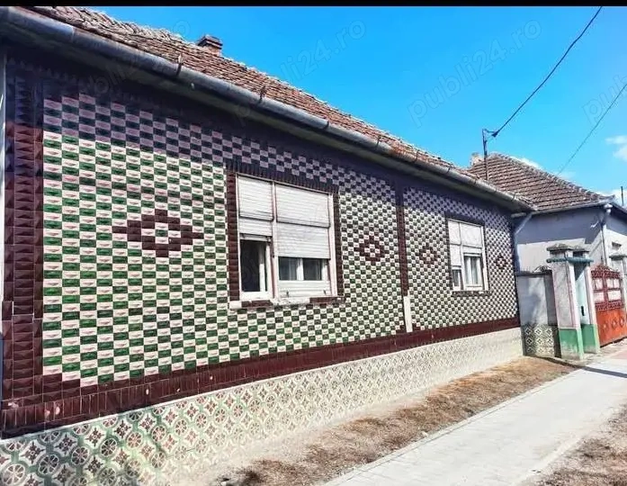 Casă de vânzare în zonă foarte bună, la 6 km de orasul Chisineu-Cris, disponibilă in 2 rate