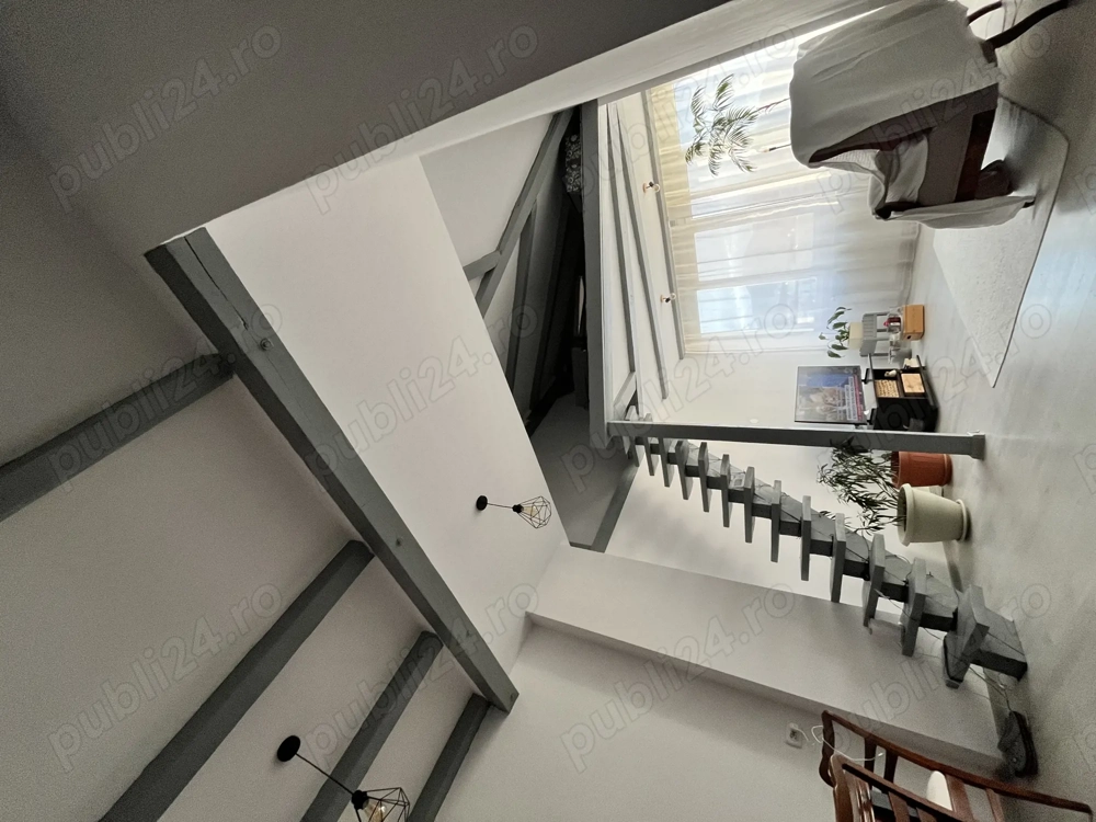 Vând apartament 4 camere cu terasă 