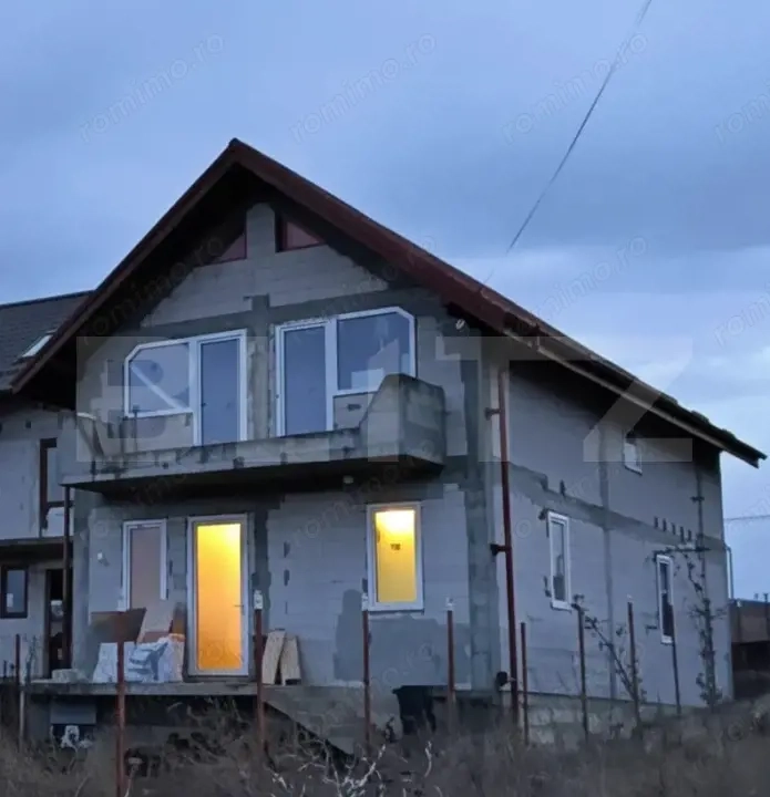 Casă familială cu vedere spre lac, 148 mp utili, 365 mp teren, Câmpenești 