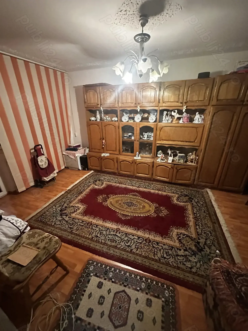 Apartament cu 2 camere de vanzare decomandate, 47 mp, cart Dealul Florilor