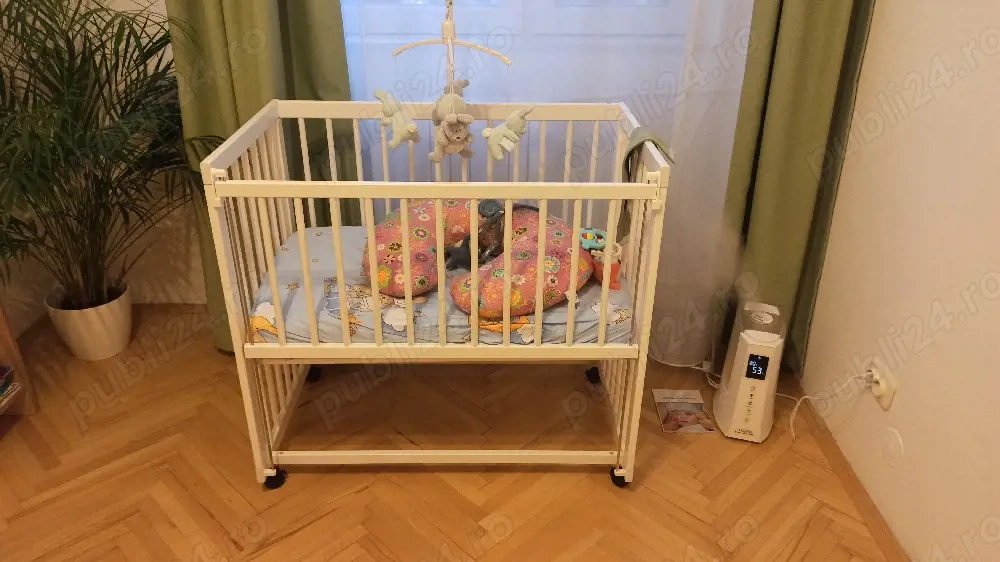 Vând pătuț din lemn