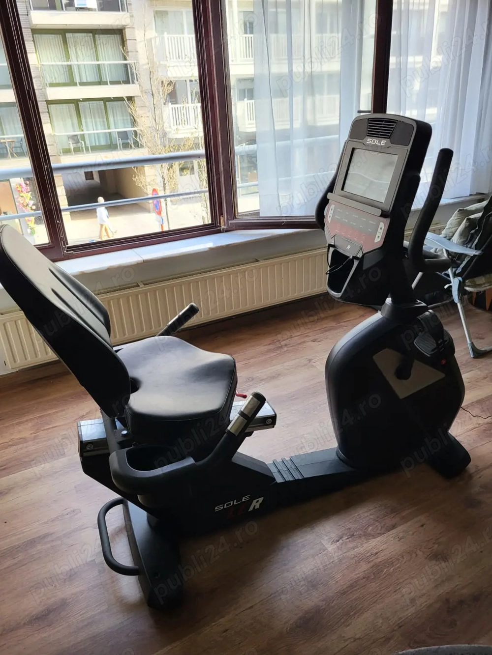 Bicicletă recumbent Sole LCR - Aproape nou, touchscreen 10.1", stare excelentă! Premium home gym