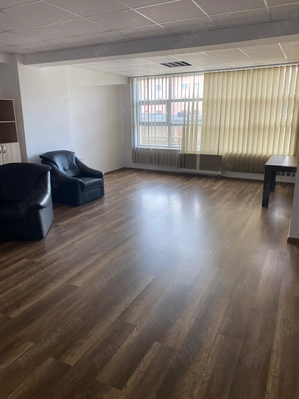 Inchiriez spatiu birouri , open space, in cladirea Registrului Comertului et.1 ,44 mp 