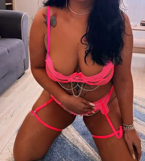 Bruneta Senzuala! piata obor calea Mosilor 