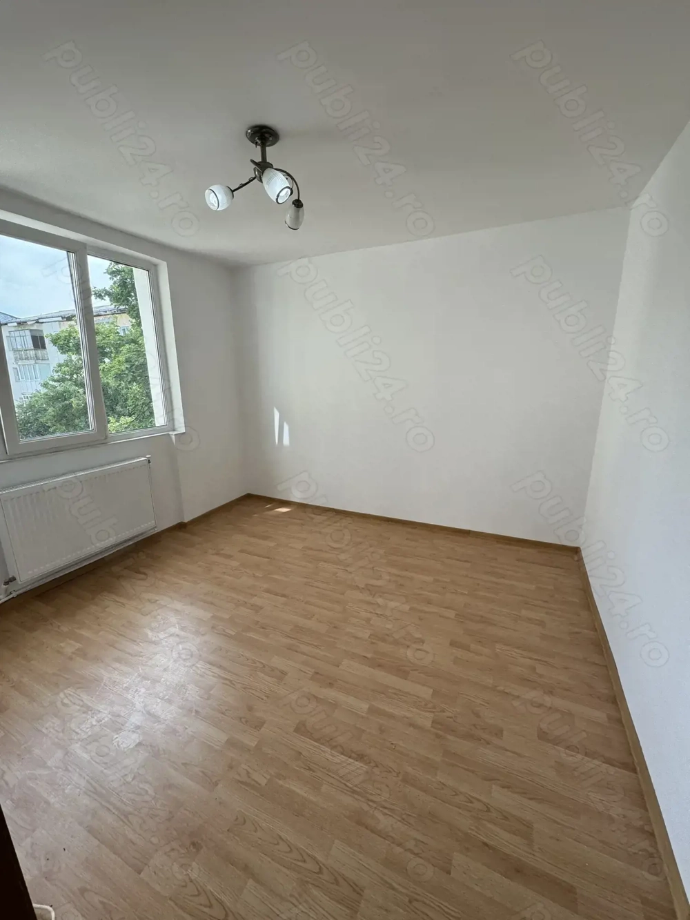 Vand apartament cu 3 camere