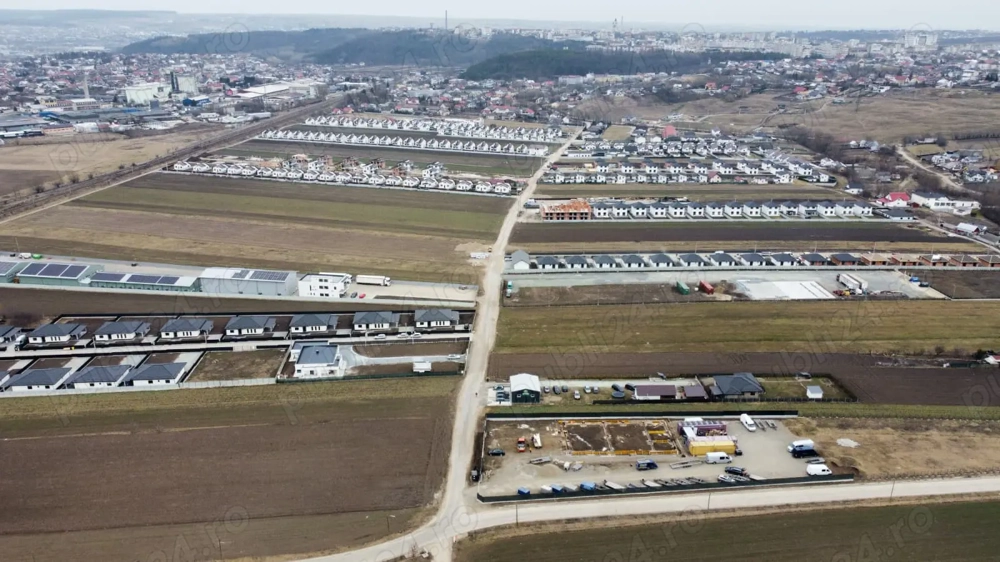 Teren 1.100 mp intravilan 2 deschideri, toate utilitățile, ideal casă